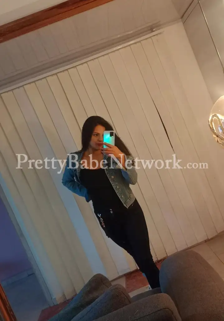 Kritika—VIP Escort in Sector 50, Noida, for Companionship or Dating